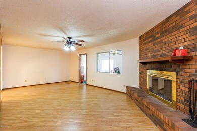 004_FIREPLACE IN GREAT ROOM