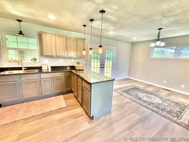 Kitchen/Dining Area