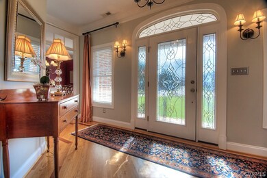 Foyer features 2 coat closets.