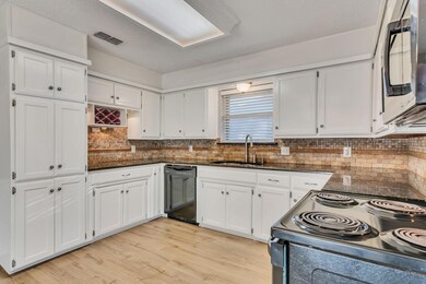 7920 Irish Dr, North Richland Hills, TX 76180 - photo 3