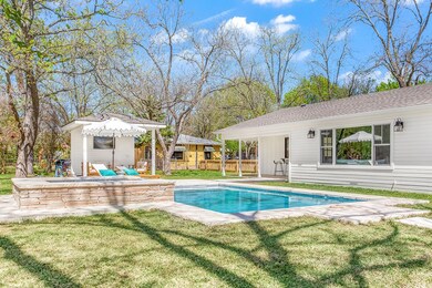 402 N Edison St, Fredericksburg, TX 78624 - photo 3