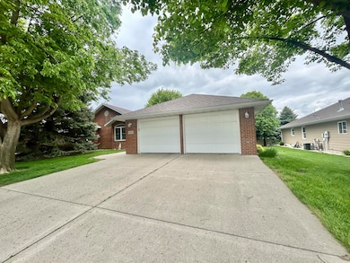 dbl detached garage
