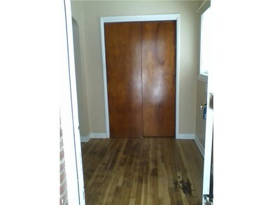 Entry/Foyer.
