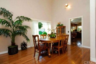 Spacious dining room. Vaulted ceiling. Hardwood fl