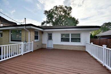 933 S Mitchell Ave, Elmhurst, IL 60126 - photo 2