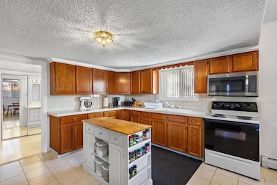 21 Colvin St, West Warwick, RI 02893 - photo 4