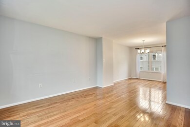 2357 Hunters Square Ct, Reston, VA 20191 - photo 5