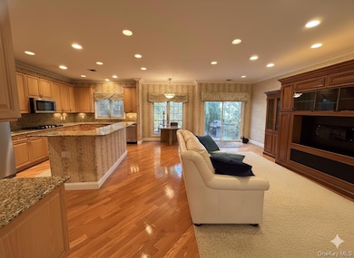 18 Hamlet Dr, Plainview, NY 11803 - photo 5