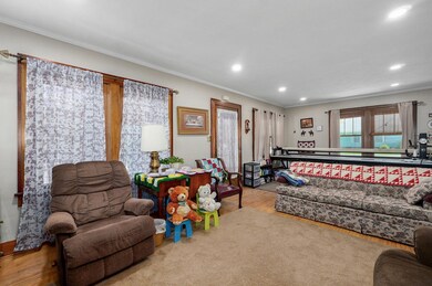 559 E Pleasant St-8