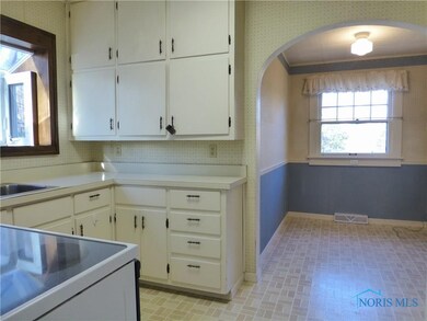 2342 Mellwood Ave, Toledo, OH 43613 - photo 4