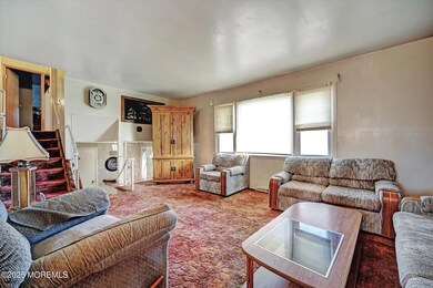 11-Family Room