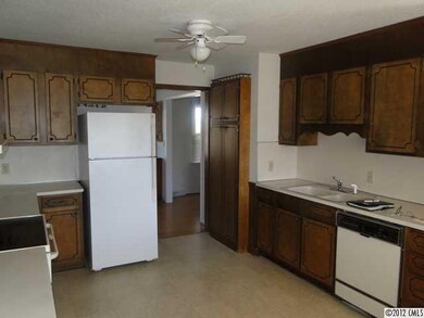 142 Strawberry Ln, Statesville, NC 28625 - photo 2