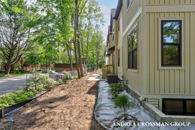 70-web-or-mls-1997-n-shorewood-unit-1