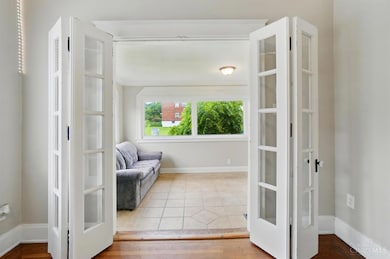 3933 Vine St, Cincinnati, OH 45217 - photo 7