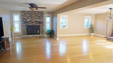 1146 Crest Ct, Schaumburg, IL 60193 - photo 2