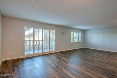 06LivingRoom01