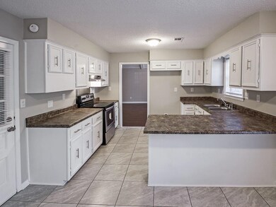 6302 Kingscrest Ln, Memphis, TN 38115 - photo 6