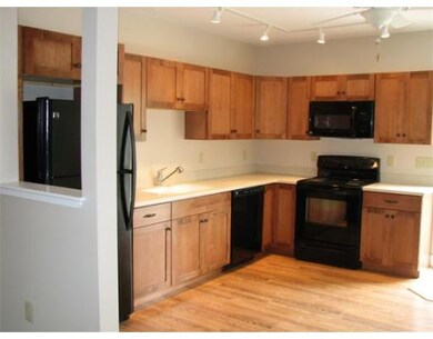 8 Vine St unit C, Amesbury, MA 01913 - photo 4