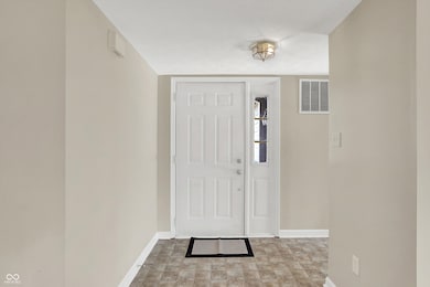 7532 Crickwood Ln, Indianapolis, IN 46268 - photo 2