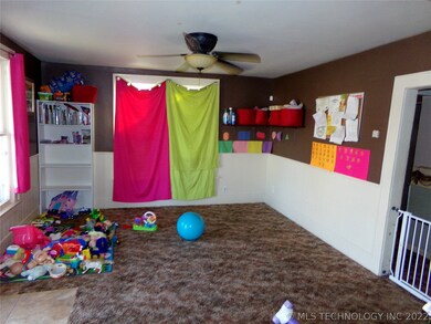 611 N E St, Eufaula, OK 74432 - photo 4