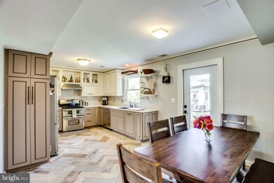 12800 Melvue Ct, Fairfax, VA 22033 - photo 6