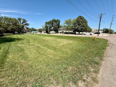 979 4th St NE, Huron, SD 57350 - photo 3