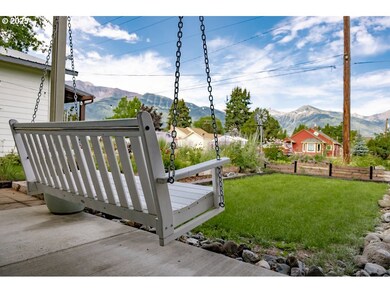 104 N College St, Joseph, OR 97846 - photo 4