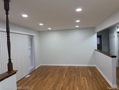 6124 Deering St, Garden City, MI 48135 - photo 6