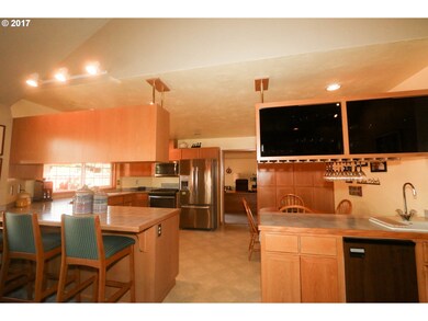 2165 Ridgeway Dr, Eugene, OR 97401 - photo 5