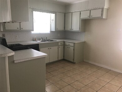 820 Midas Ln, Alvin, TX 77511 - photo 4