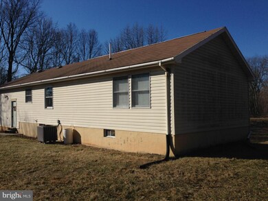595 Phillips Ln, Bunker Hill, WV 25413 - photo 2