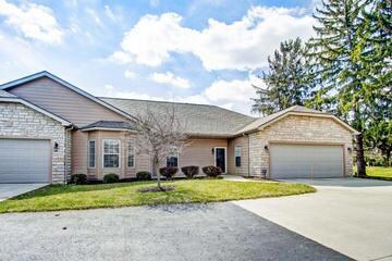 105 Camber Dr unit 105, Circleville, OH 43113 - photo 2