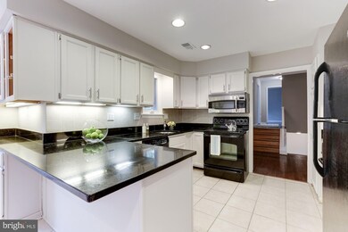 11307 Handlebar Rd, Reston, VA 20191 - photo 3