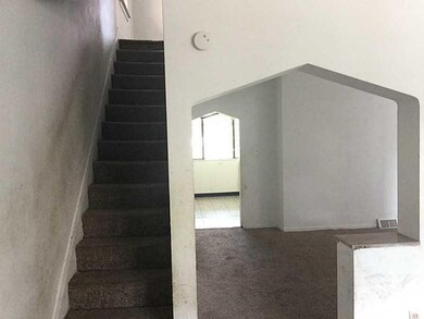 Entry/Foyer.