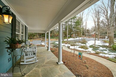 2009 Carrhill Rd, Vienna, VA 22181 - photo 2