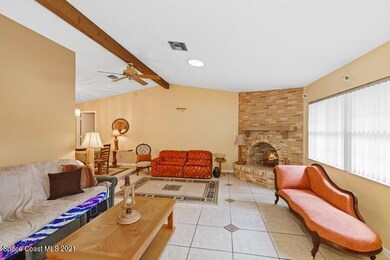 04_4676NFridayCir_165_LivingRoom_FlexMLS