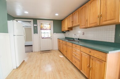 130 Harvey St, Springfield, MA 01119 - photo 2