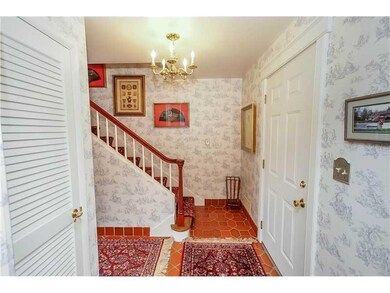 Entry/Foyer.