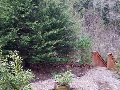 15526 Vail Cut Off Rd SE, Rainier, WA 98576 - photo 7