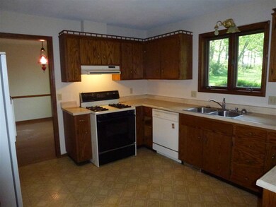 6014 Adams Rd, Fitchburg, WI 53575 - photo 5