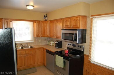 1818 Diamond Ave NE, Grand Rapids, MI 49505 - photo 3