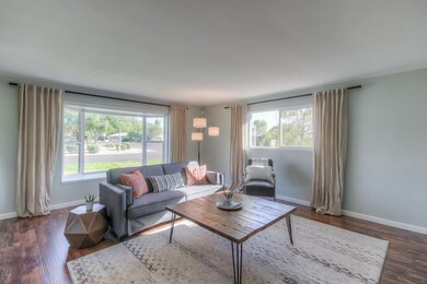 Living Room (2)