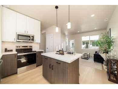 1661 SE Sherrett St, Portland, OR 97202 - photo 4