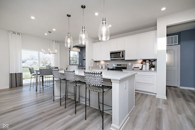 922 Rivendell Dr, Avon, IN 46123 - photo 2