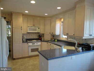 4906 Tarheel Way, Annandale, VA 22003 - photo 2