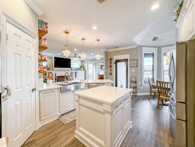 2228 Lakeway Dr, Friendswood, TX 77546 - photo 6