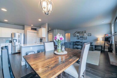 543 N Freemont St, Sisters, OR 97759 - photo 6