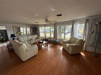 5817 Camelot Dr N unit 120, Sarasota, FL 34233 - photo 7