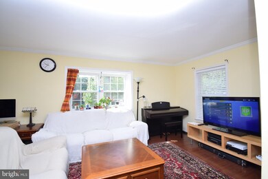 9590 Lindenbrook St, Fairfax, VA 22031 - photo 4