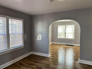 2333 W Walnut